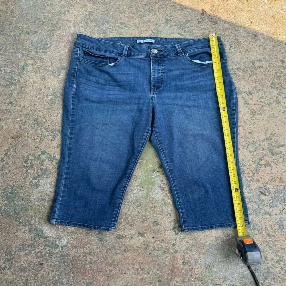 Riders by Lee Mid Rise Vintage Denim Capri’s